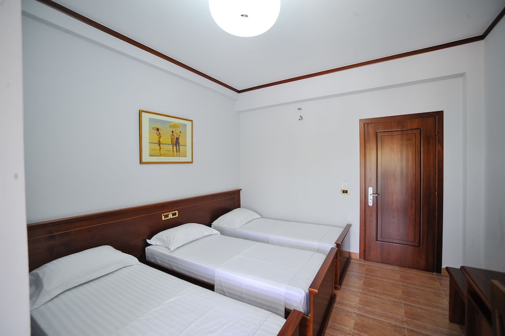 Standard, Triple, 1 Double and 1 Single Bed