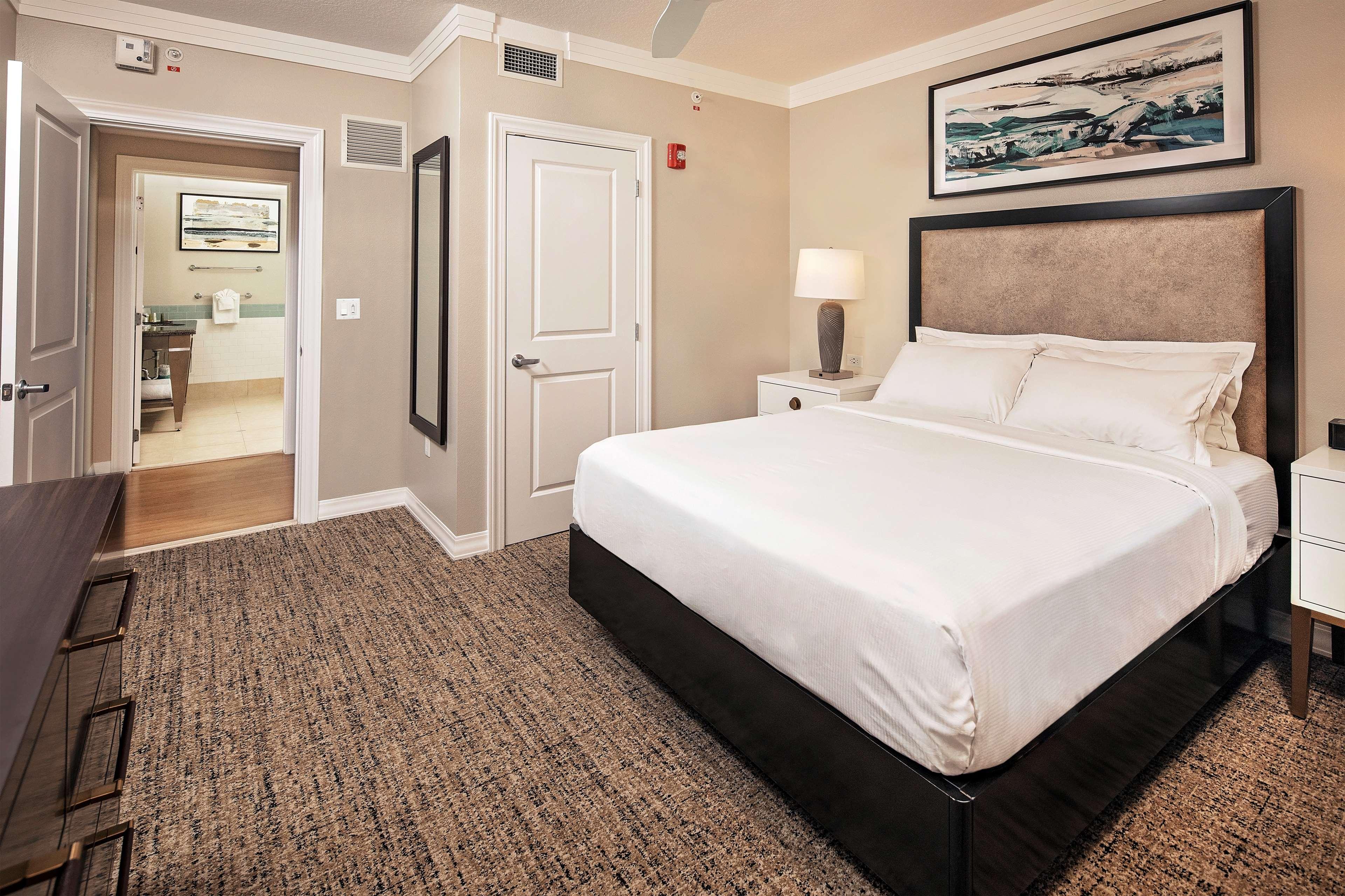 3 BEDROOMS, SUITE, 2 KING BEDS, QUEEN BED, SOFA