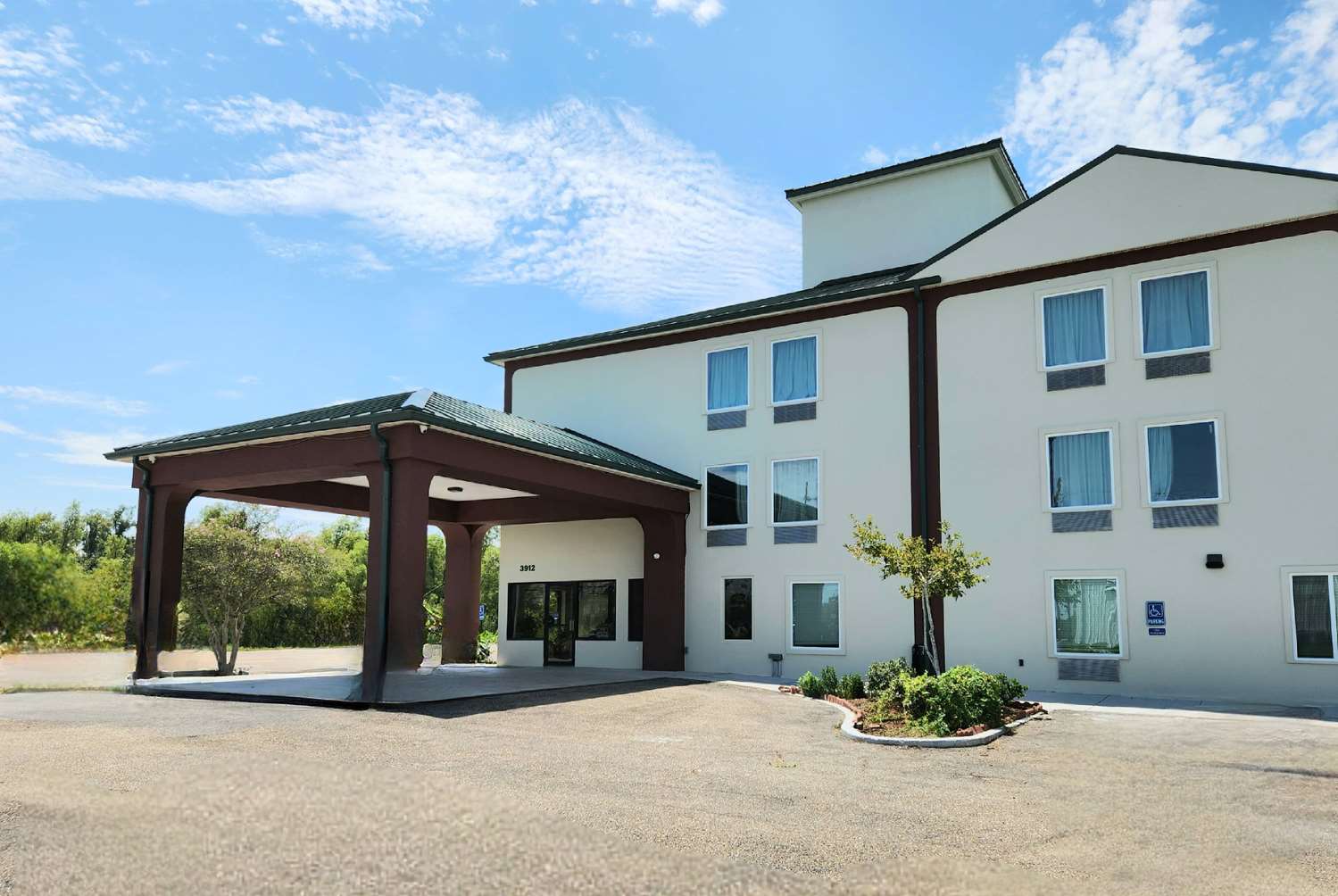 Days Inn by Wyndham LaPlace- New Orleans 25/33