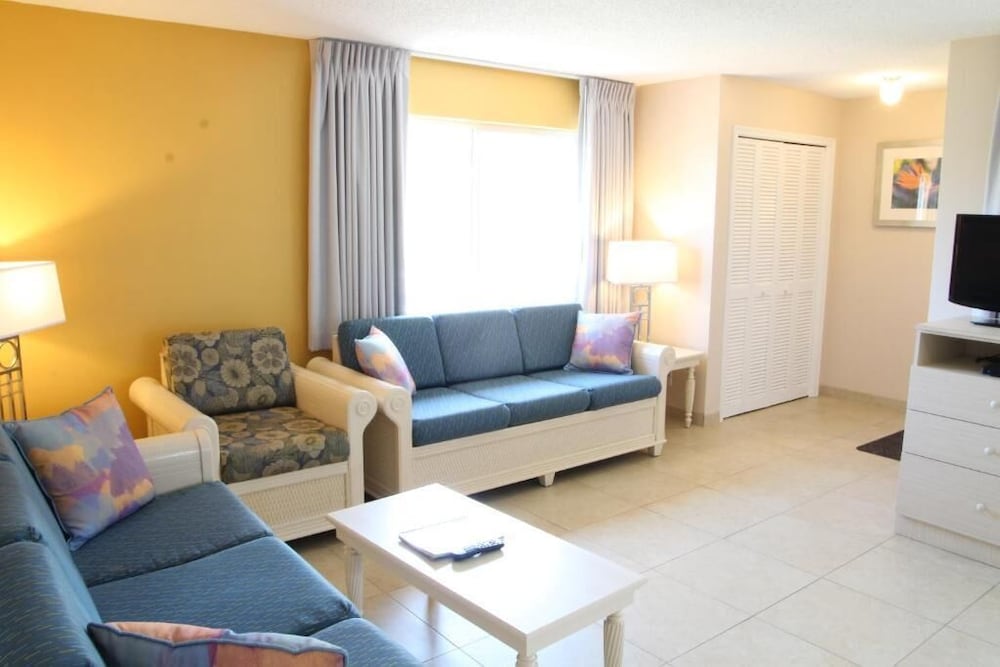 Canada House Pompano Beach 10/25