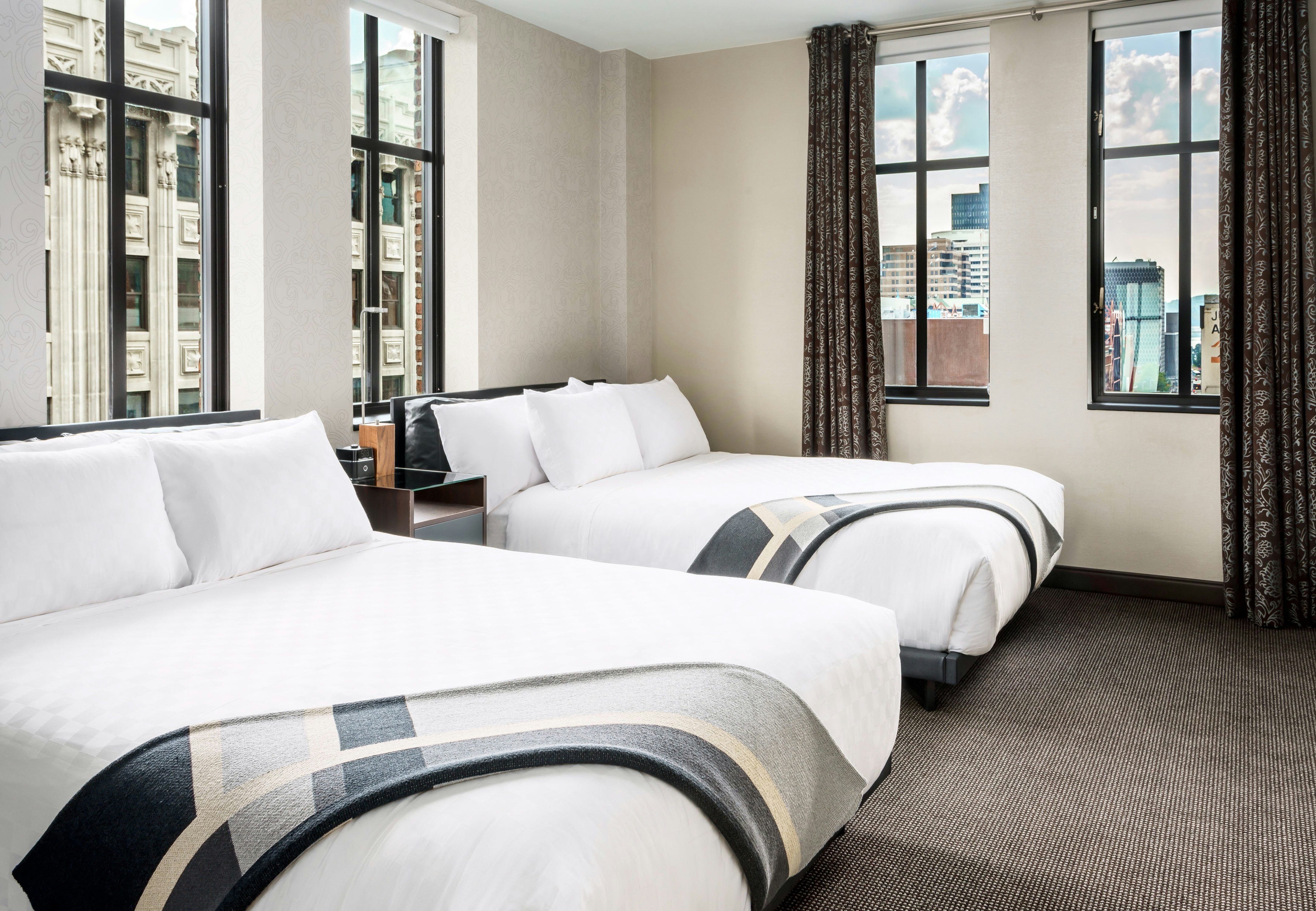 DELUXE, 2 QUEEN BEDS