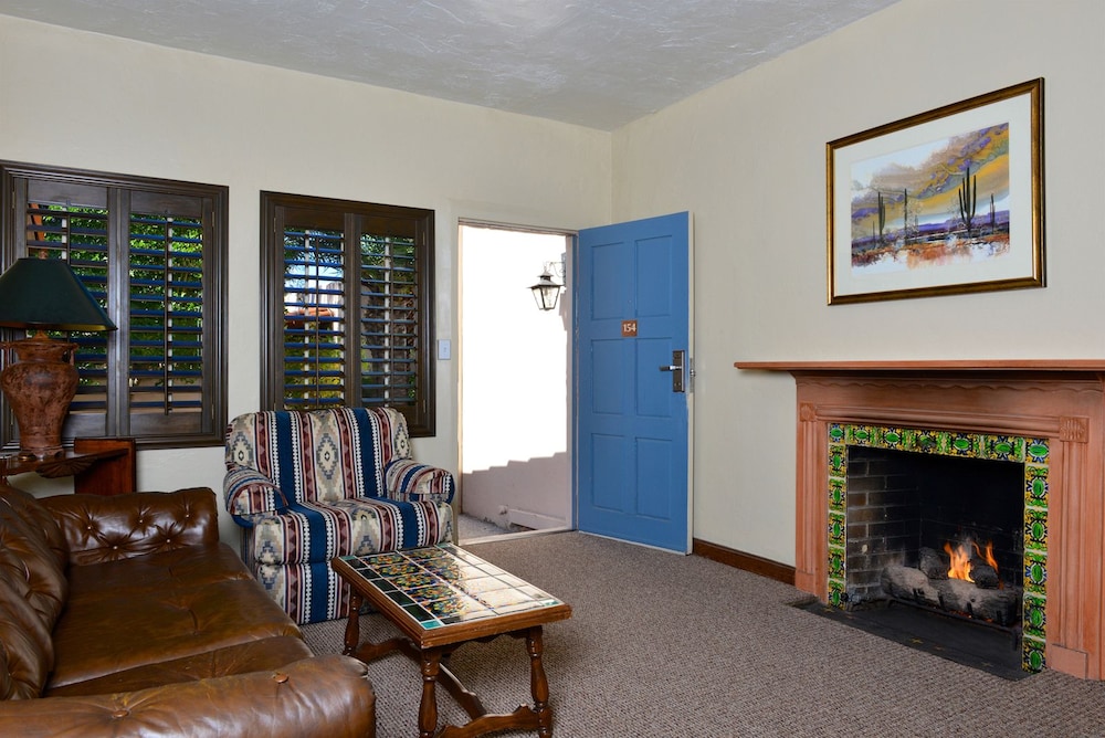 Lodge On The Desert 50/69