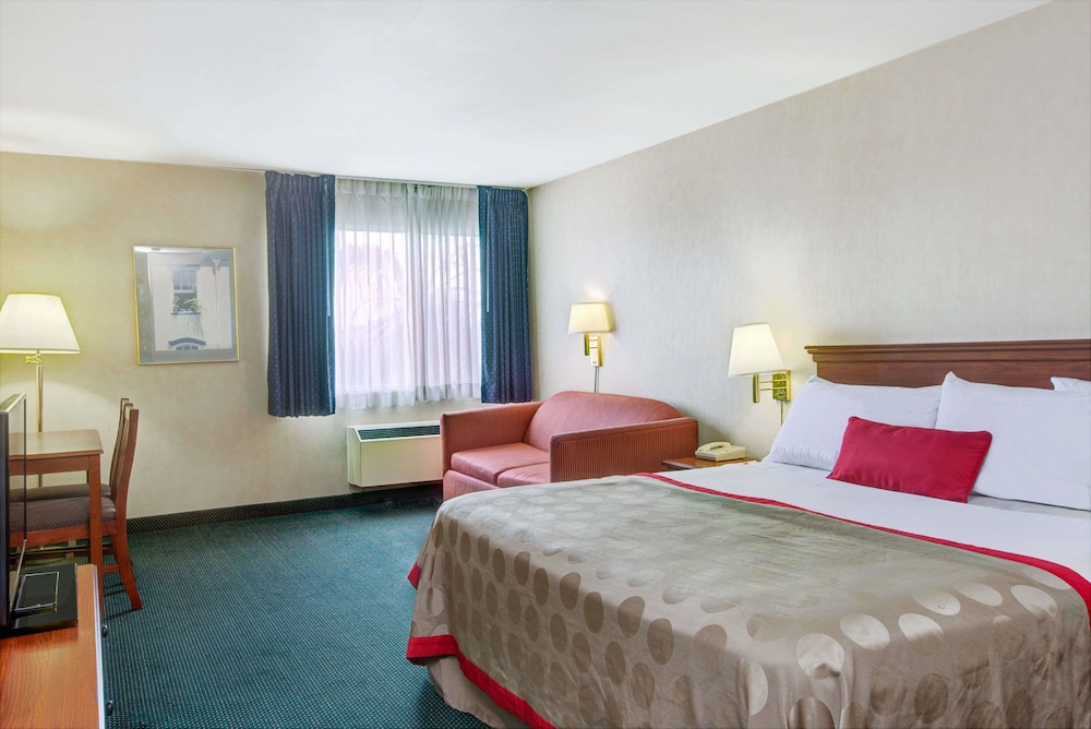 Ramada by Wyndham Hawthorne LAX / LA Stadium 11/38