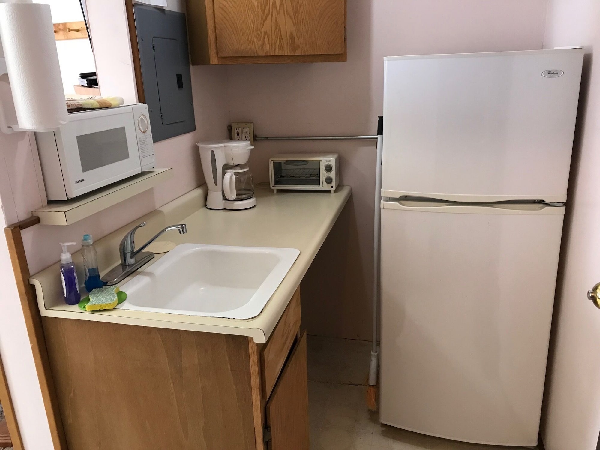 كابينة اقتصادية بسرير كوين، Grandview Cabins & RV Resort 3/6