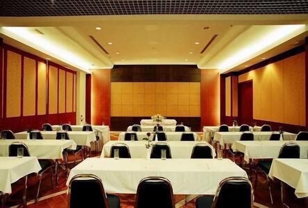 Hadyai Golden Crown Hotel 49/58