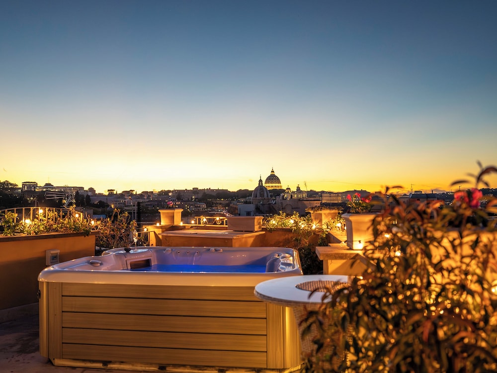 Navona Queen Rooftop 70/73