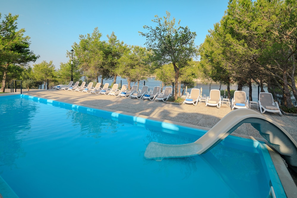 Gava Waterman Milna Resort 3/74