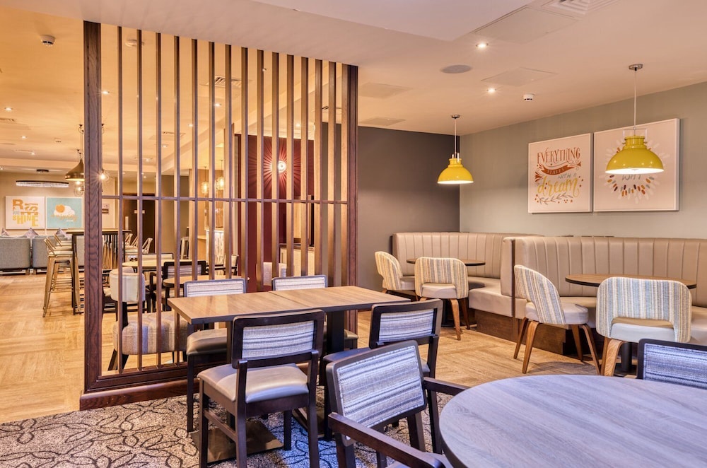 Premier Inn Dublin City Centre (Temple Bar) hotel 30/35
