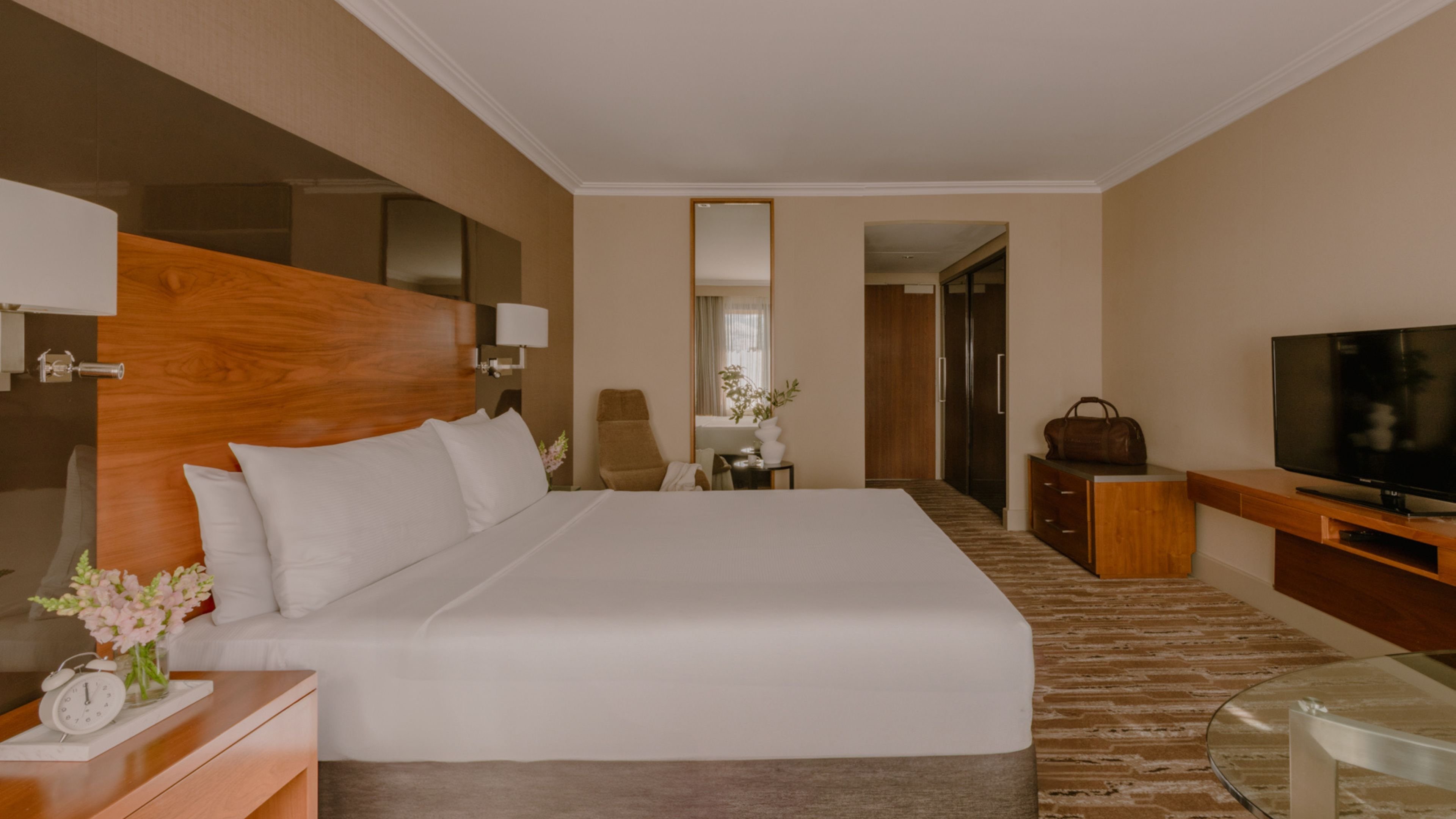 CLASSIC, KING BED, HIGH FLOOR