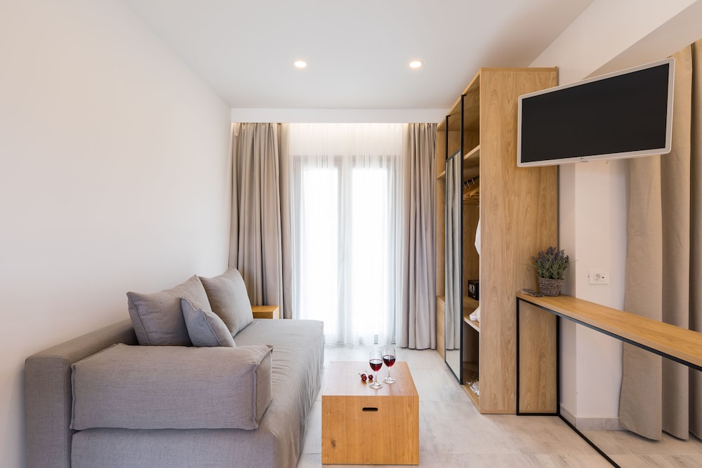 V Luxury Suites 32/50