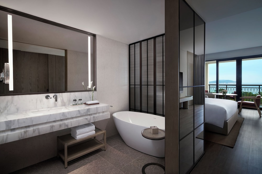 Grand, King Bed, Ocean Front، Marriott Yalong Bay 6/6