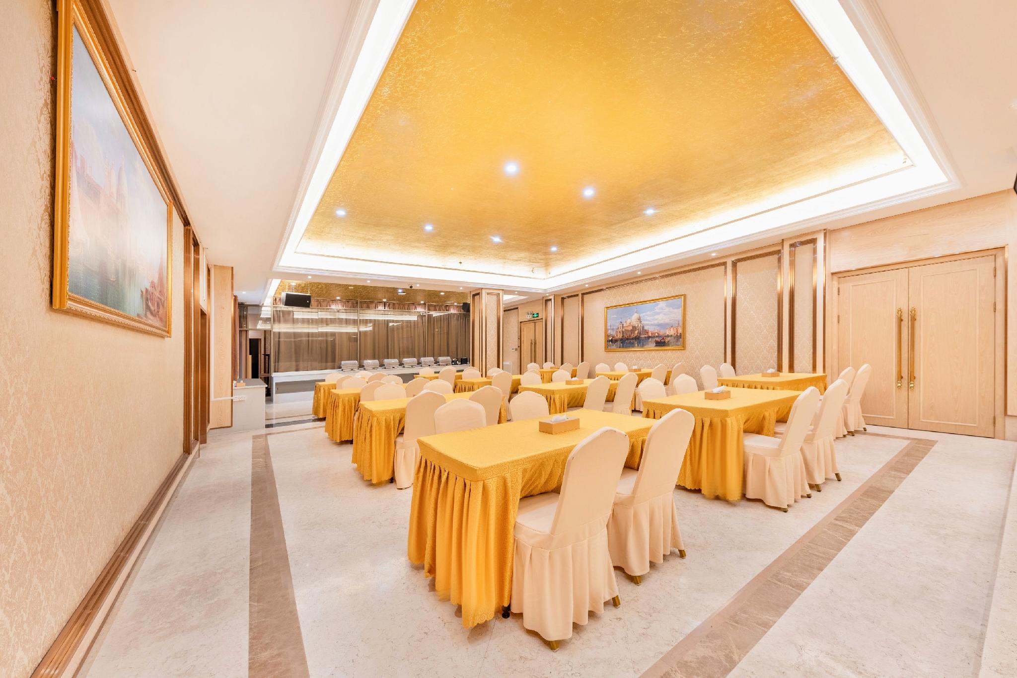 Vienna Hotel (Shenzhen Botanical Garden Road store) 48/52