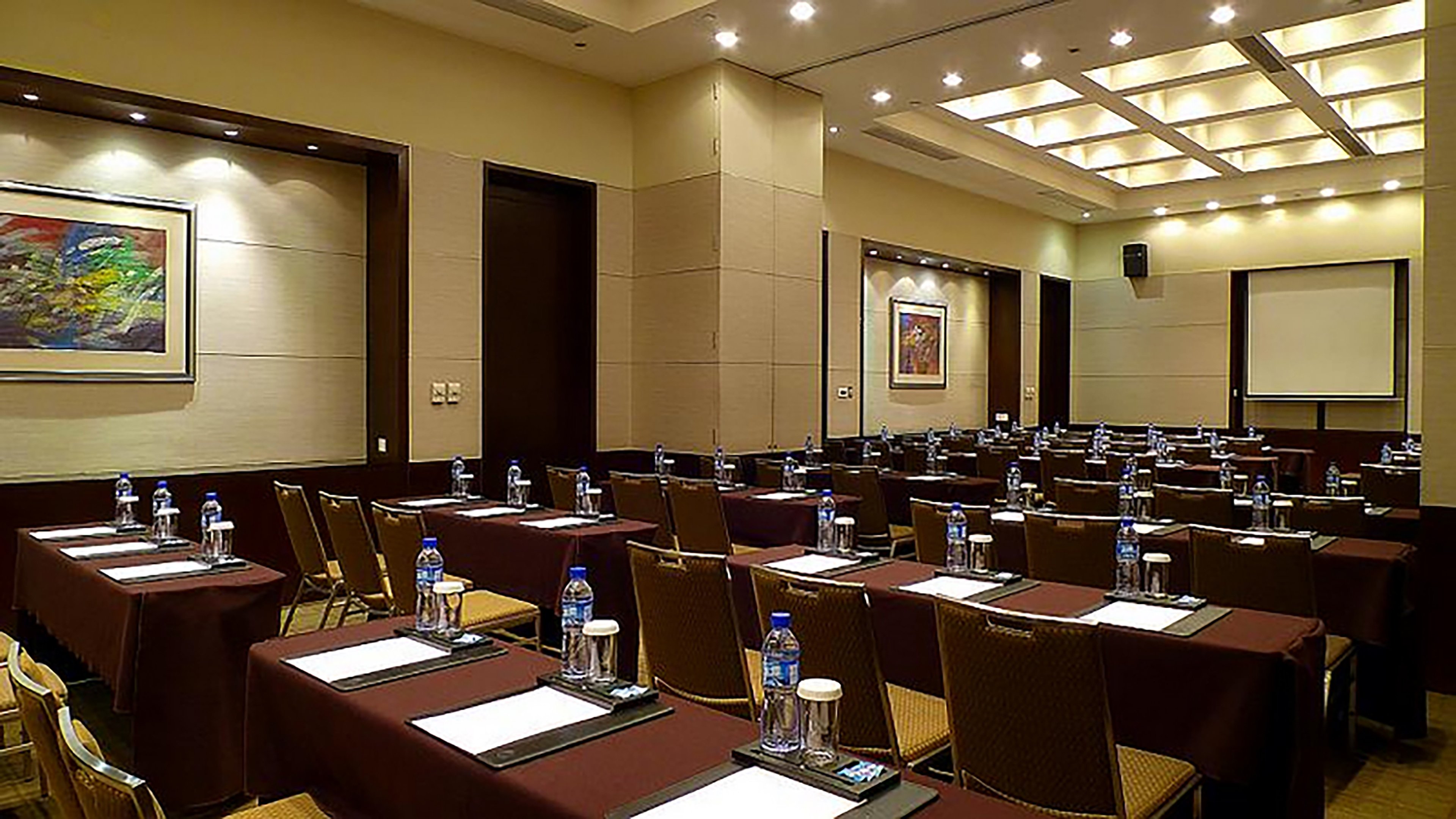 Intercontinental Shanghai Pudong 65/78