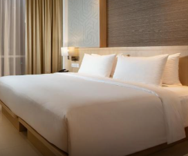 Hollywood, Superior, Queen Bed