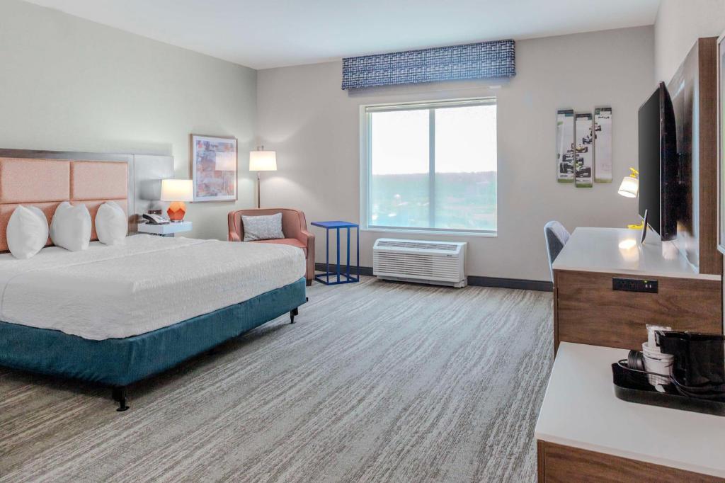 ROOM, KING BED, ACCESSIBLE