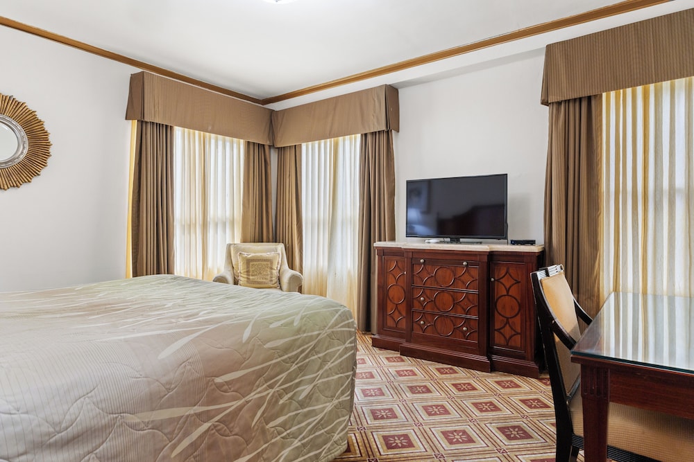 ROOM, KING BED