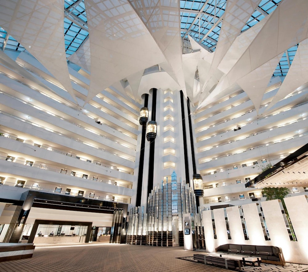 CROWN METROPOL PERTH 8/17