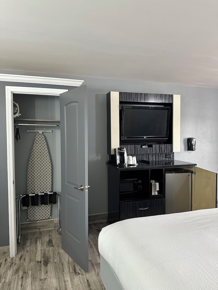 Standard, 3 Queen Beds, Bay View، Marion Motor Lodge 4/8
