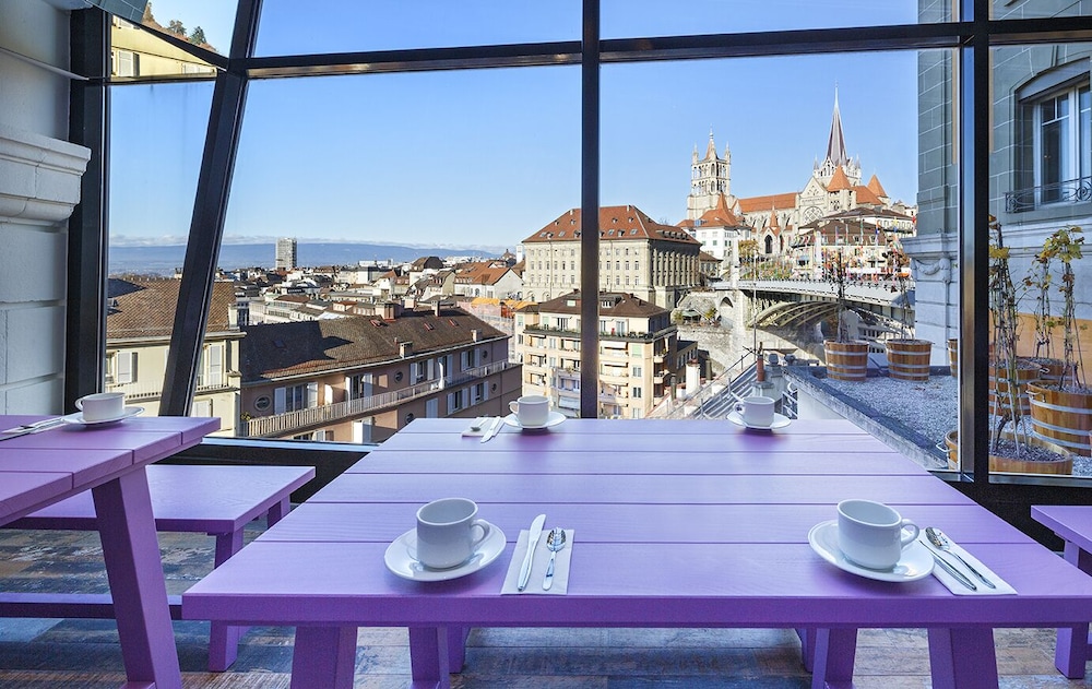 Hotel Swiss Wine by Fassbind 14/49