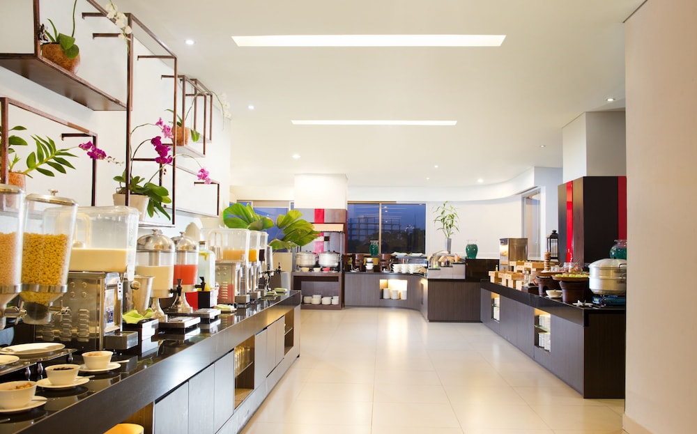 Hotel Santika Premiere Dyandra Medan 29/31