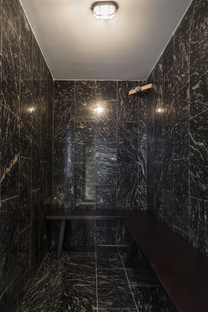 Amanaki Saigon Boutique Hotel 56/80