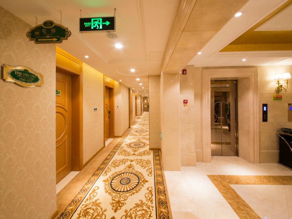 Vienna Hotel (Kunshan Qingyang North Road Wanda) 8/25