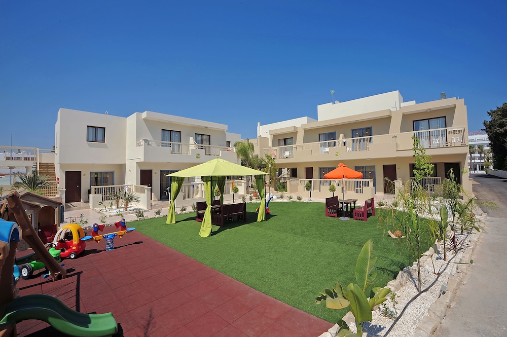 Nelia Gardens 36/48