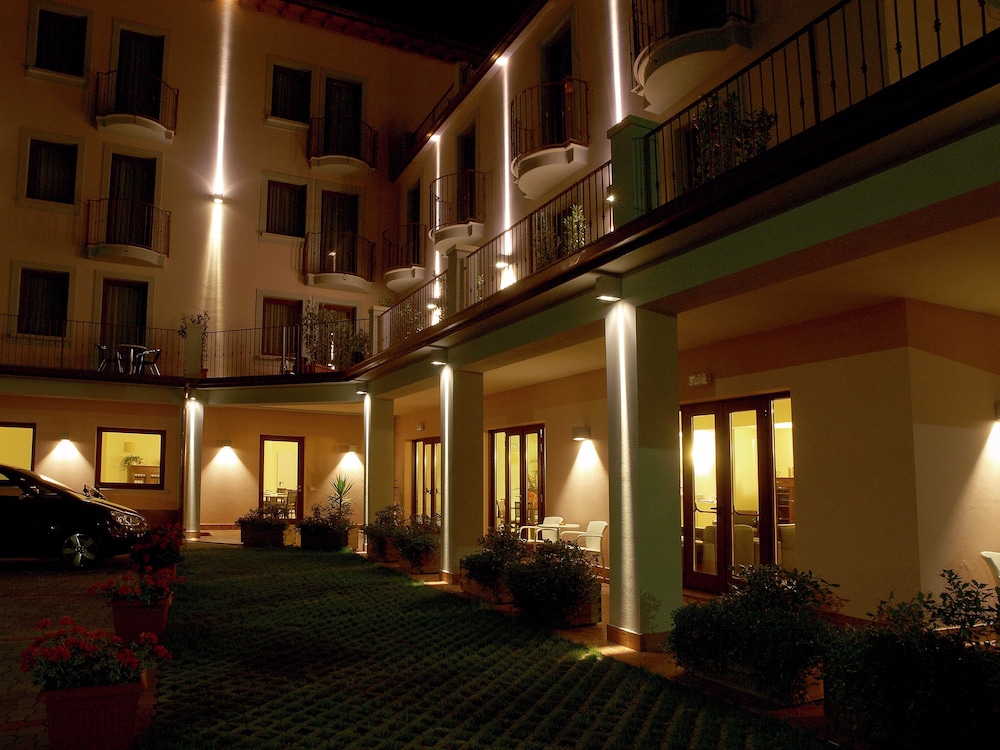 International Hotel Iseo 21/24