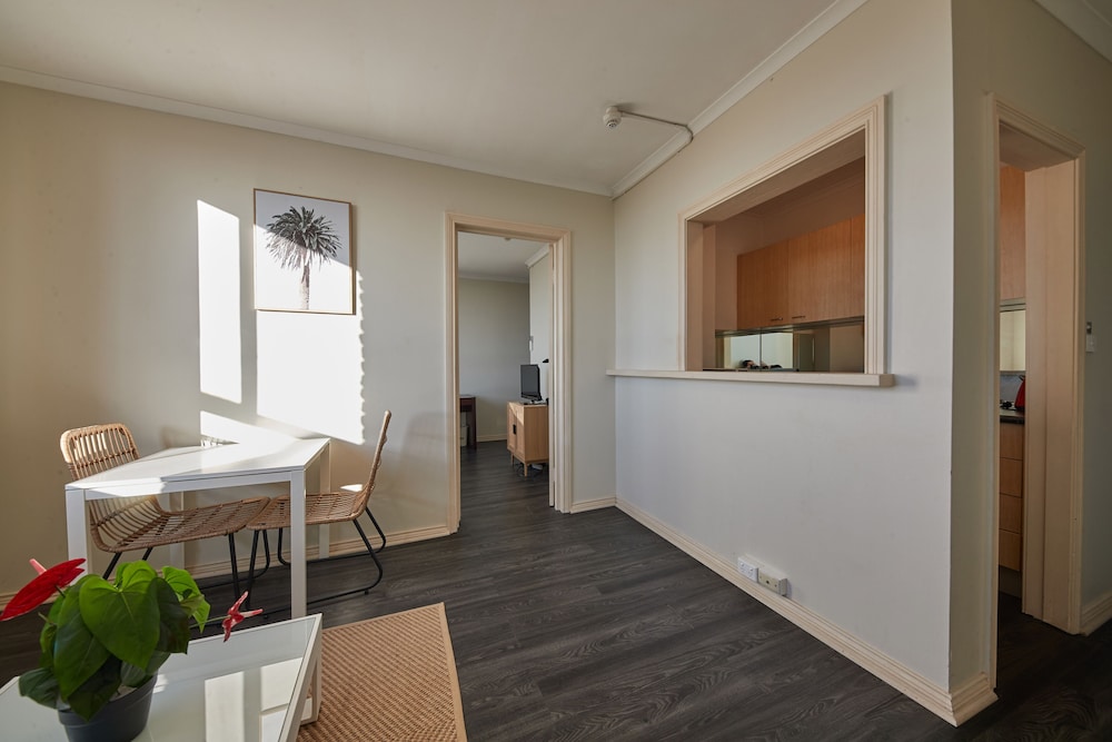 Little Coogee Hotel 8/65
