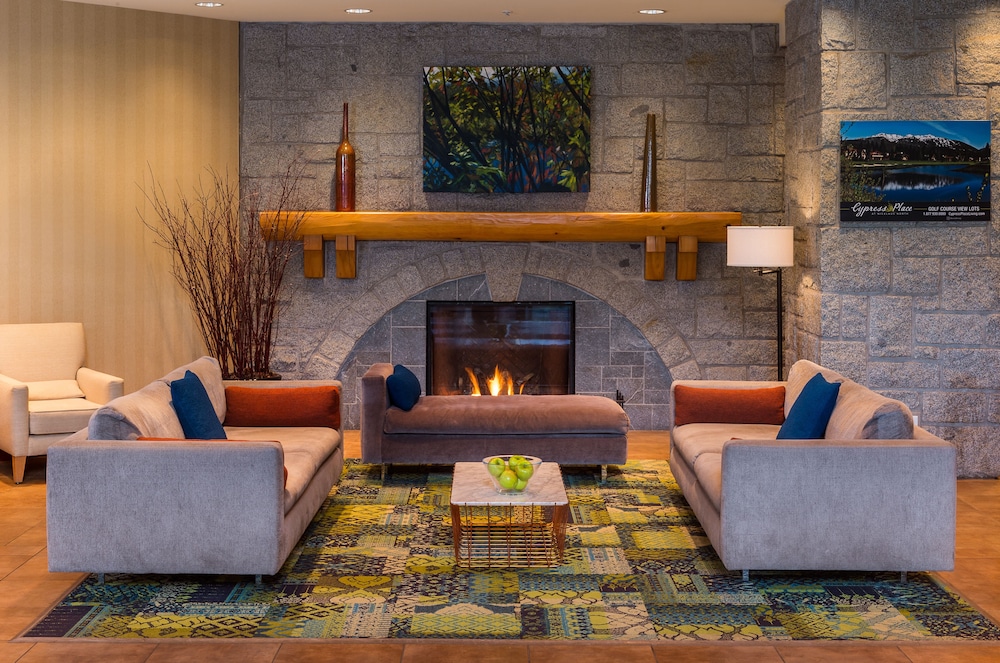 Crystal Lodge Hotel Whistler 46/66