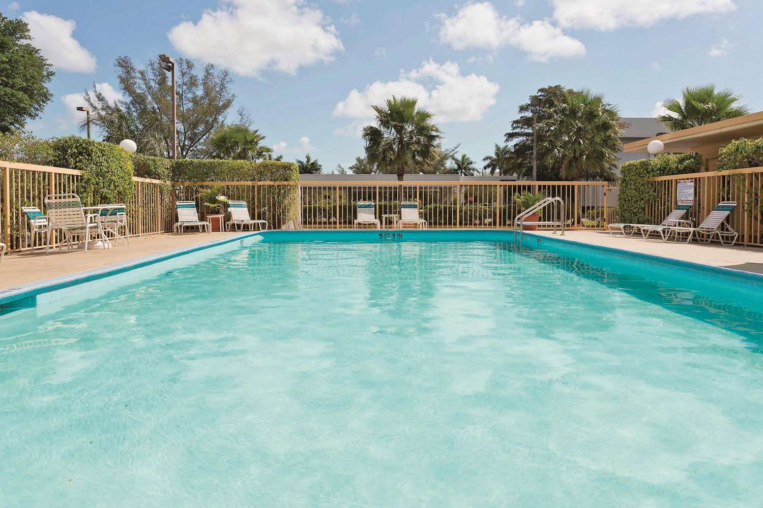 La Quinta Inn by Wyndham West Palm Beach - Florida Turnpike 24/36