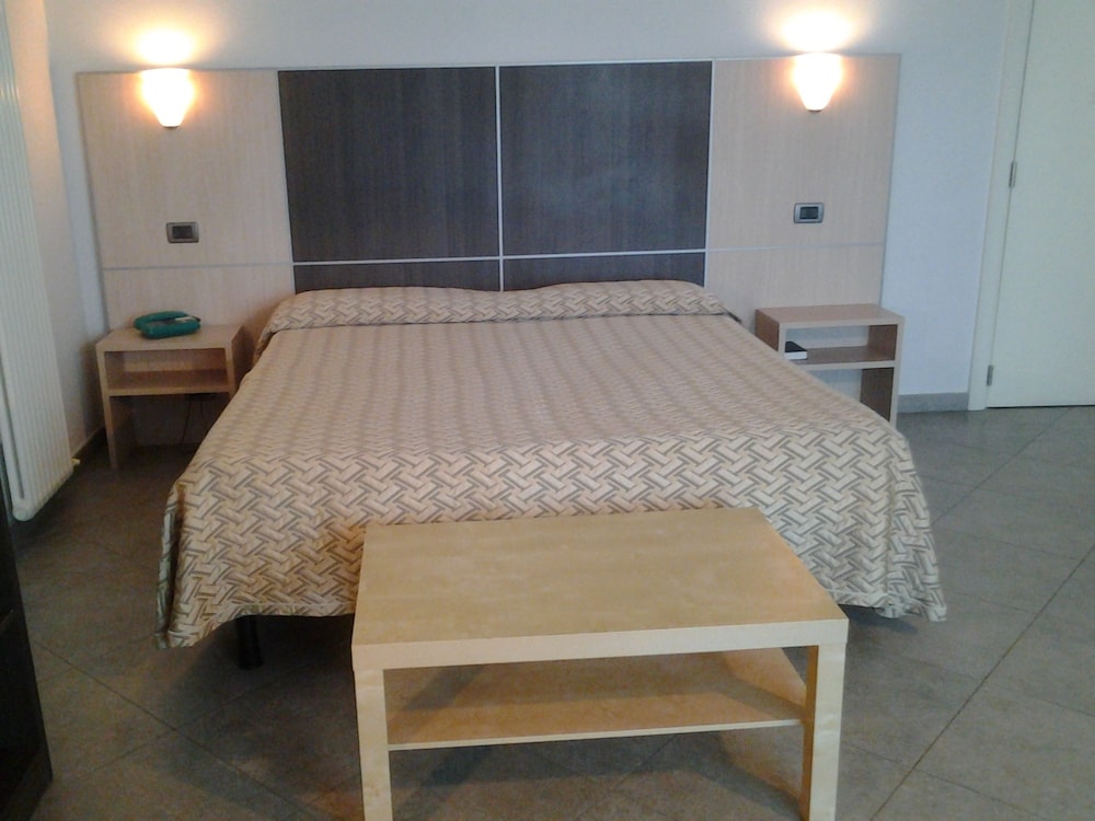 Hotel Lux Modena 13/65
