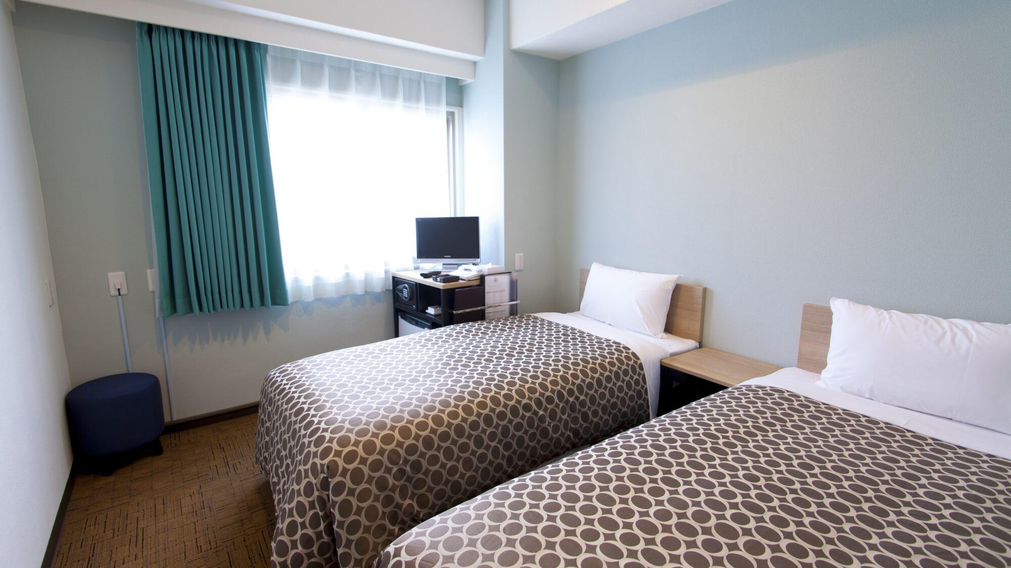 East, Standard, Twin Beds