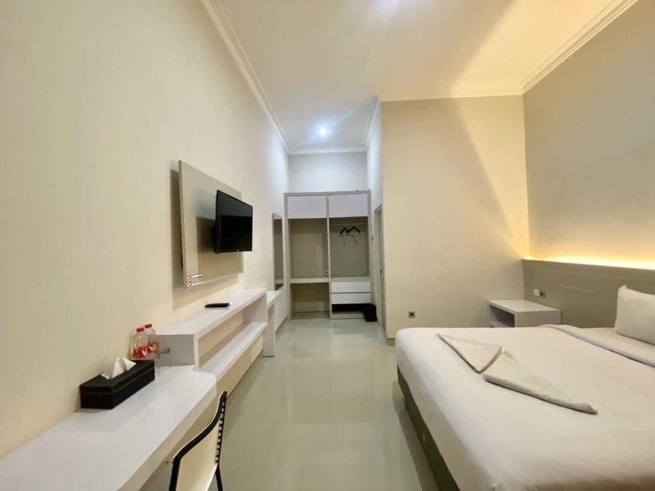 El Malik Hotel Sumenep 8/28