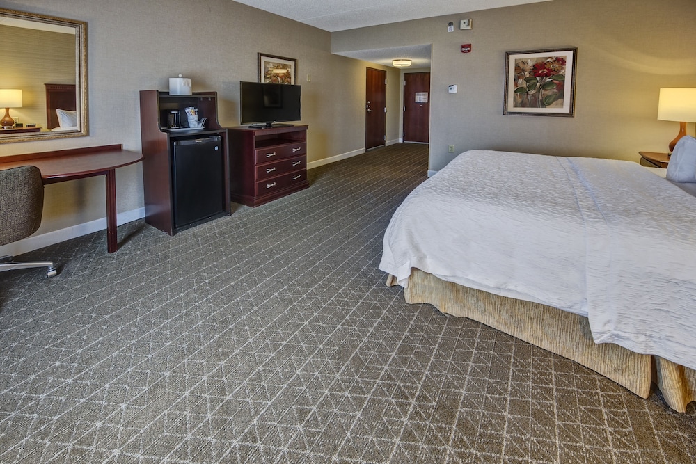 Hampton Inn & Suites Toledo-Perrysburg 27/50