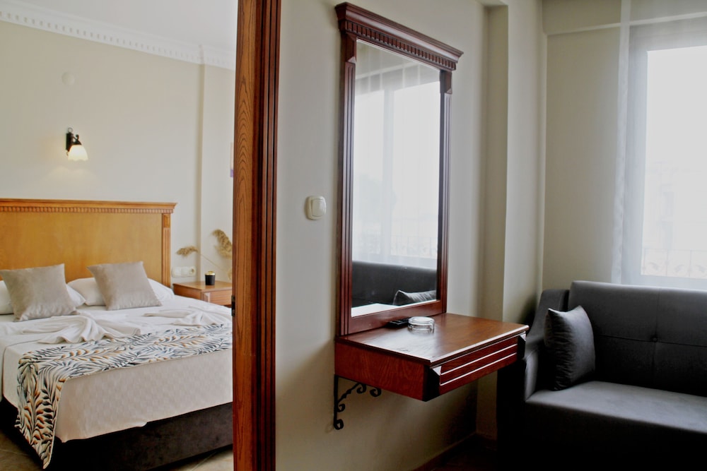 Rosy Suites Hotel 15/50