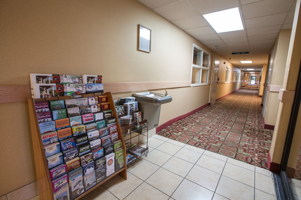 Bridgeway Inn & Suites Sublimity 10/41