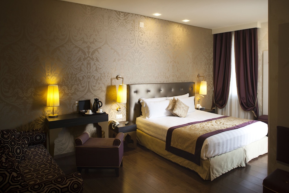 Arcadia Hotel 6/38