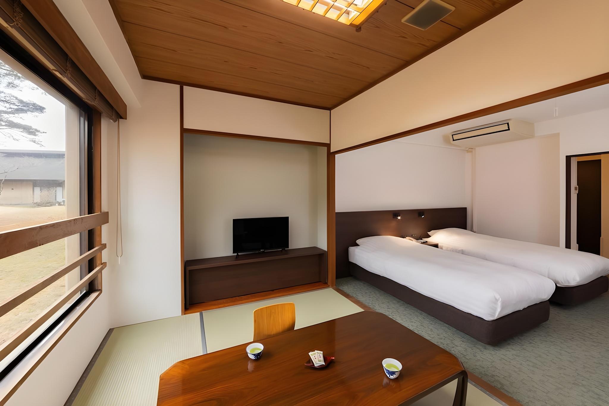 Japanese Western, No Bathroom