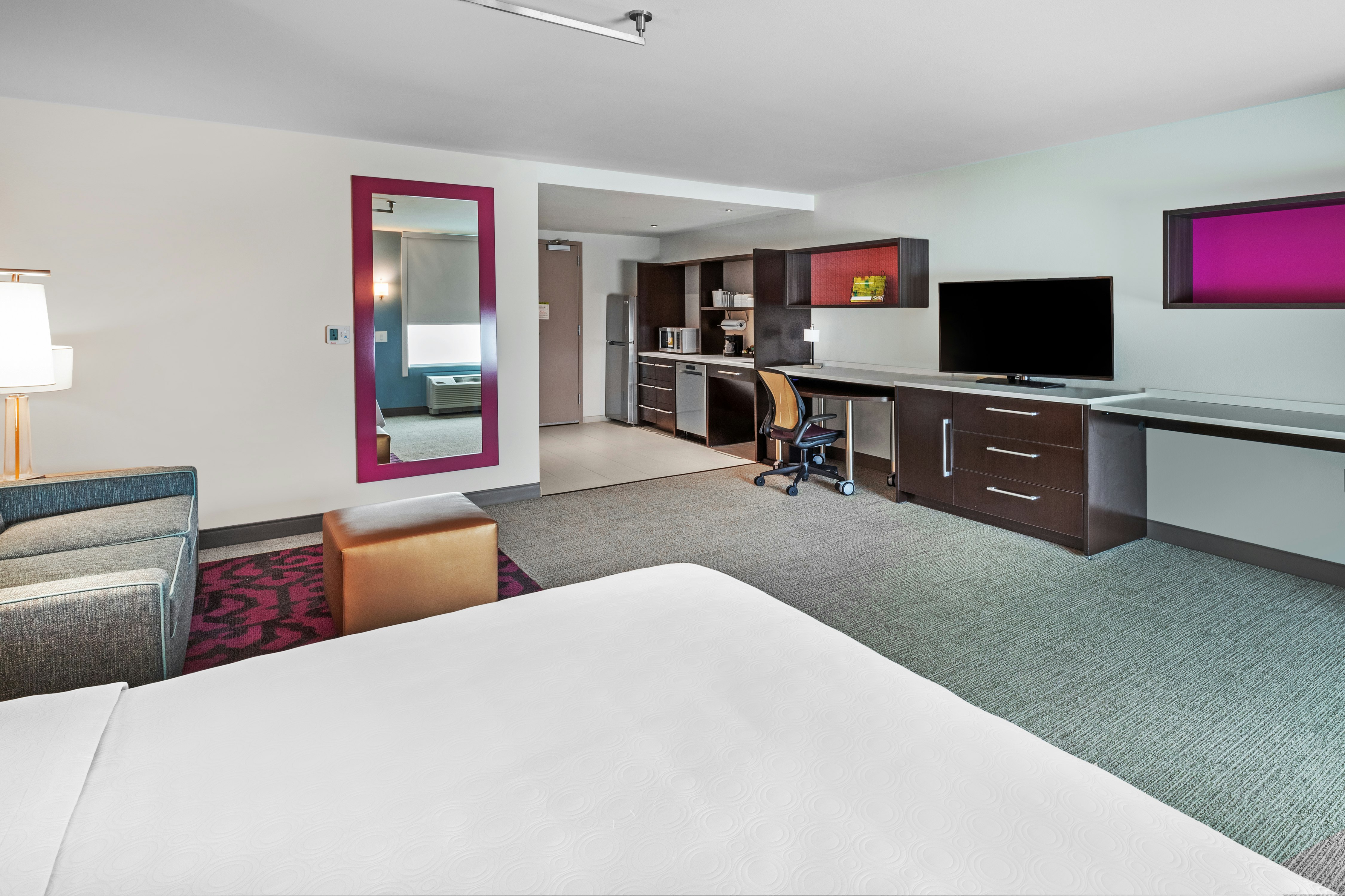 STUDIO, QUEEN BED, ACCESSIBLE