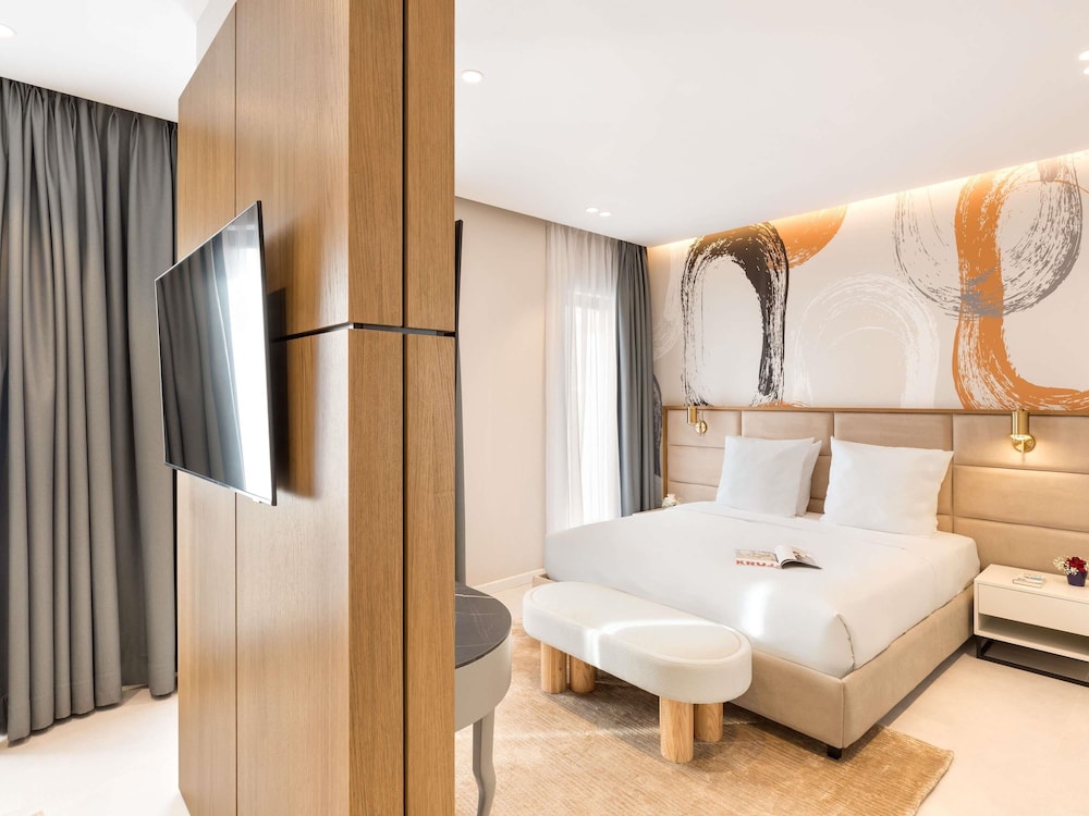 Mercure Tirana 18/73
