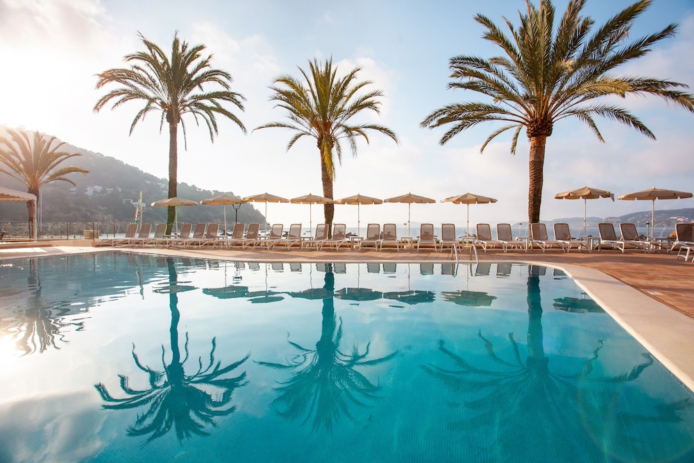 Grupotel Imperio Playa in Cala San Vicente