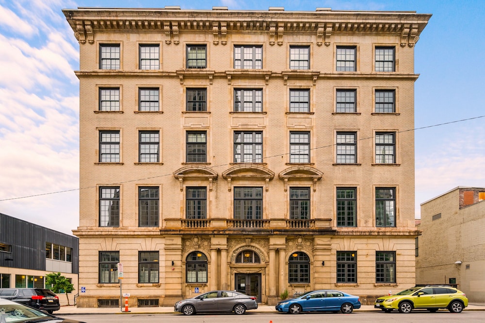 The Maverick by Casa image