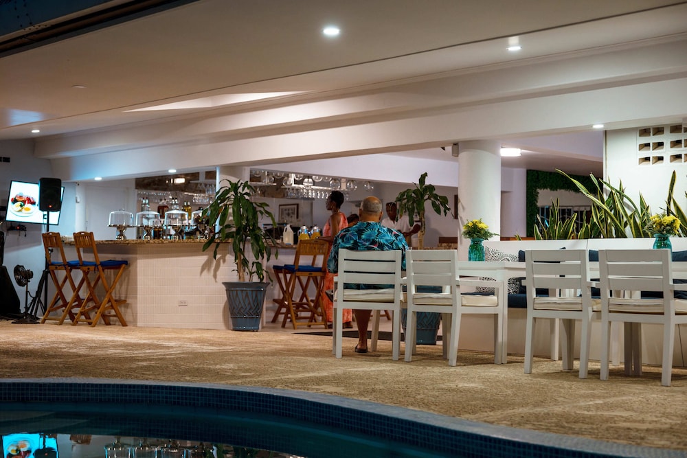 Pirate’s Inn Apartment Hotel 45/59