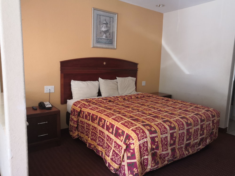 ROOM, KING BED, SMOKING