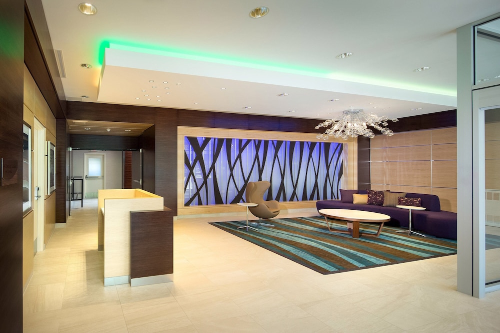 Fairfield Inn Suites Calgary Downtown 25/28