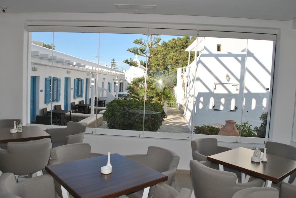 PETINAROS HOTEL 45/69
