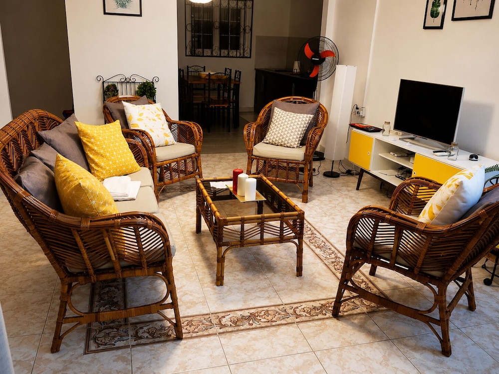 Sunset Beach Apartment 8/21