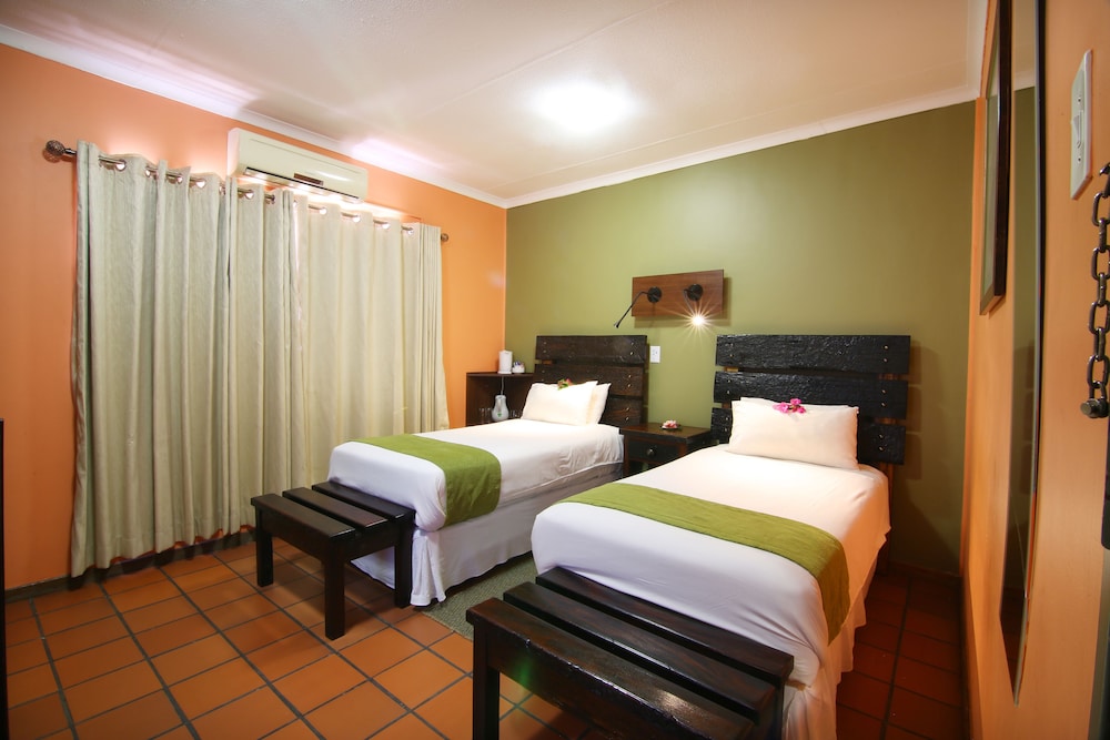 Kalahari Arms Hotel 24/69