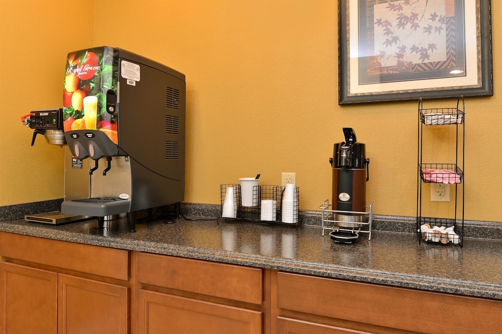 Americas Best Value Inn Tupelo Leeb Drive 24/33